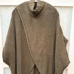 XS Dark Green Free People Poncho Sweater